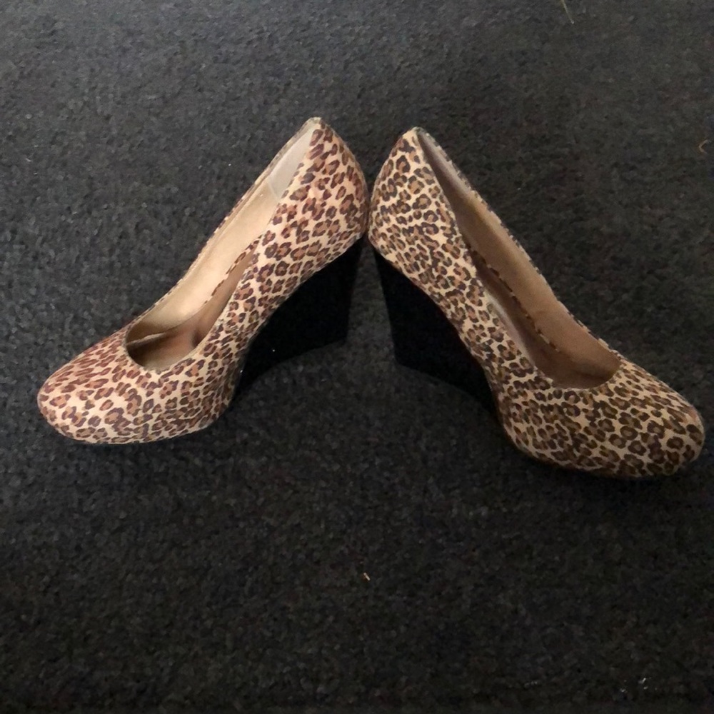 Leopard colored wedges